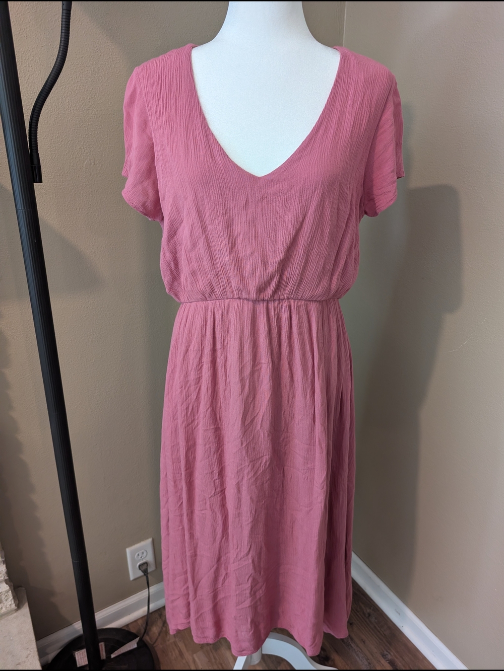 Piper & Scoot Dusty Rose V-Neck Short Sleeve Midi Dress